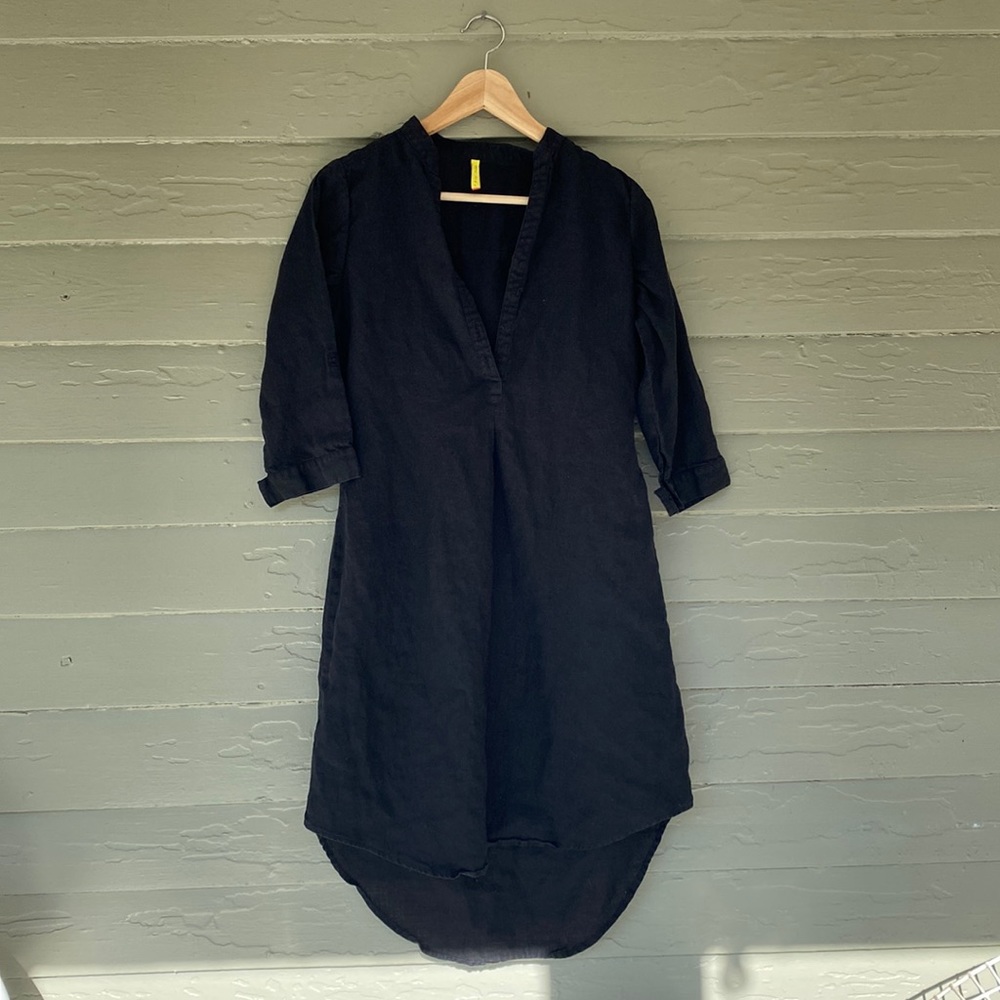 A La Mode linen-like tunic dress